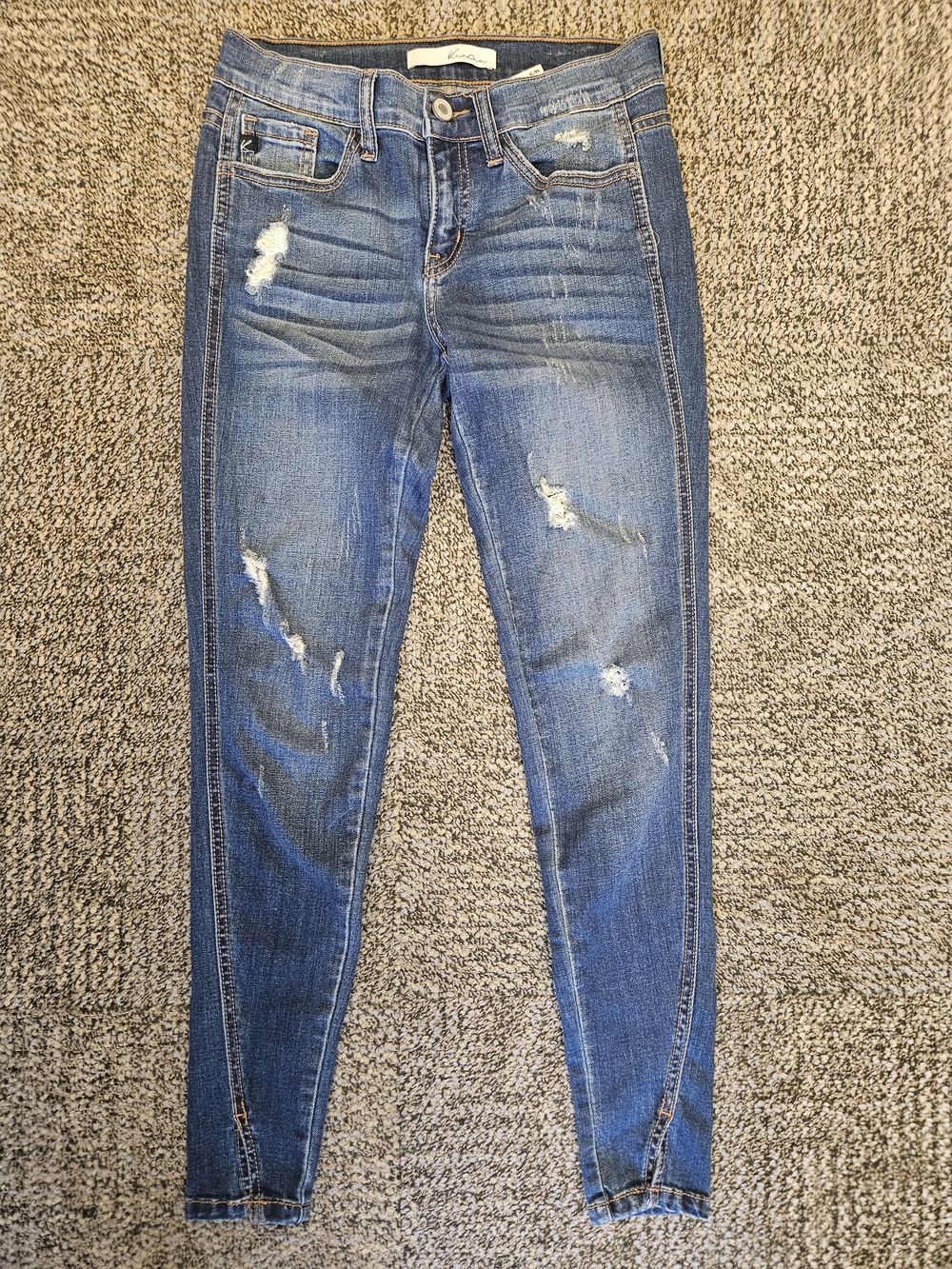 Size 25 KanCan Women’s Skinny Jeans in Medium Blue with Distressed Details